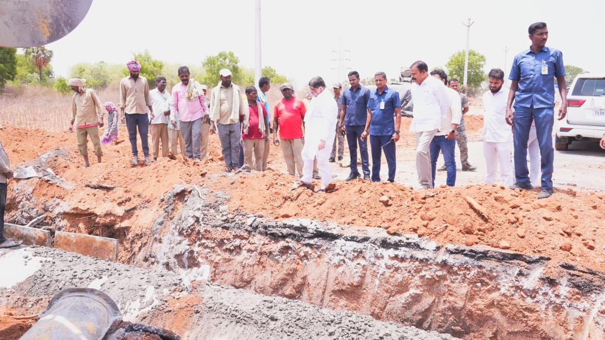 హుస్నాబాద్ నుండి కరీంనగర్ వెళ్లే కొత్తపల్లి రాజీవ్ రహదారి 